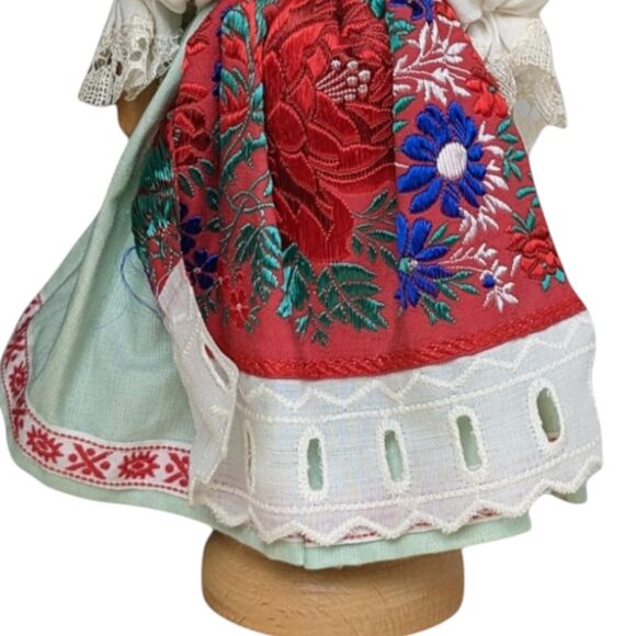 Vintage Wooden Folk Art Doll: Collectible Eastern European Figurine - Picture 4 of 6